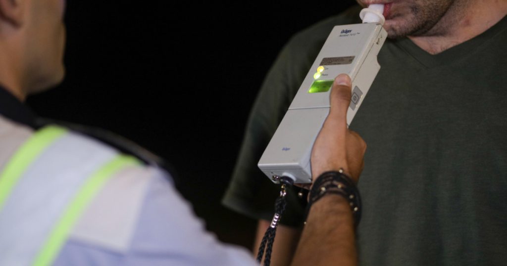 Șofer începător, prins beat la volan cu 3 copii. Băuse un whisky și beri!