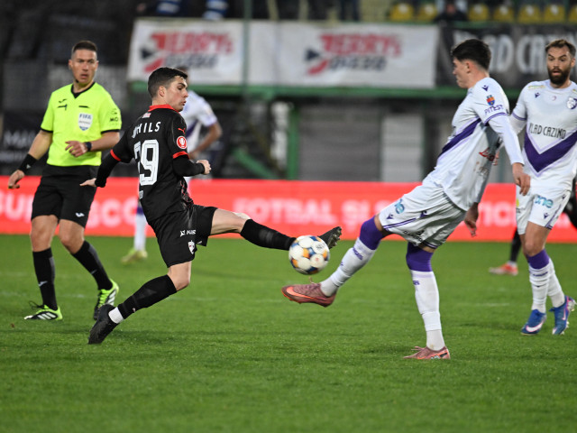 FC Argeș a remizat în derby-ul cu Dinamo, scor 1-1, într-un meci disputat la Mioveni, care a marcat primul punct pentru formația bucureșteană în actualul play-off al Ligii a II-a