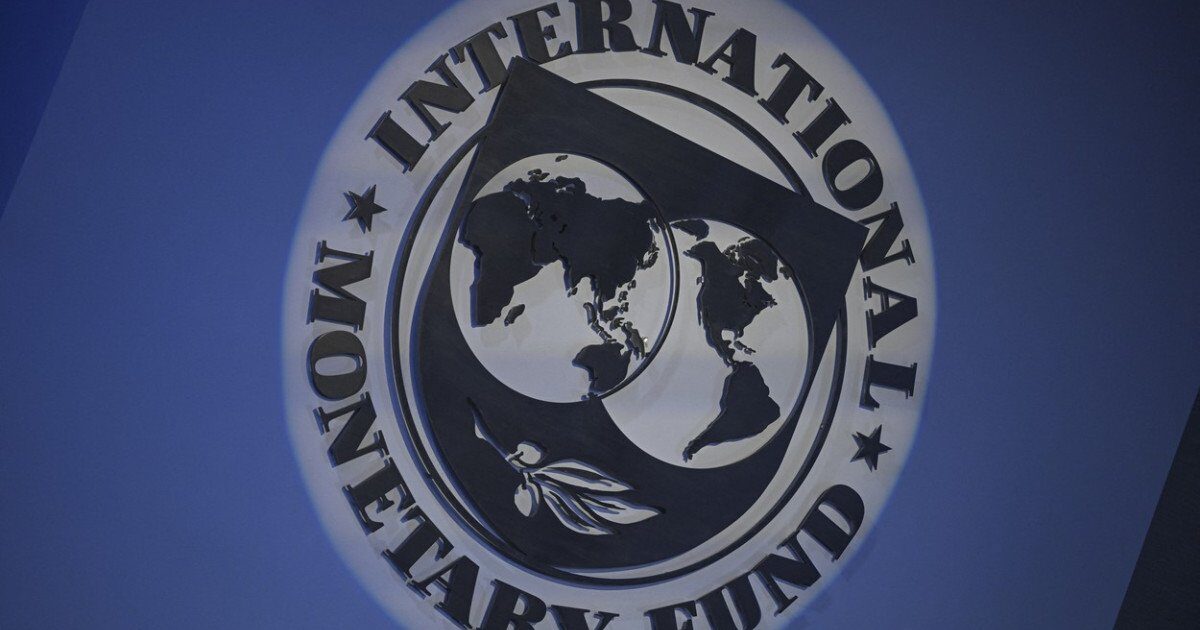 FMI taie drastic din creșterea economică a României: 0,7% în 2026. Ce zice de inflație