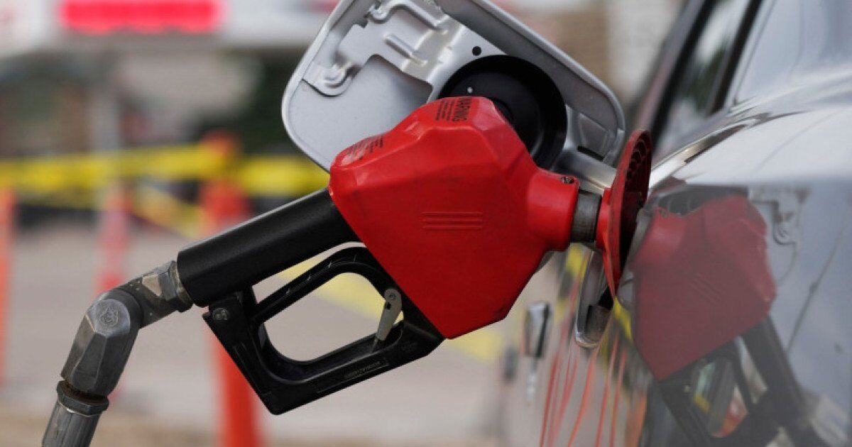 Reducerea accizei la motorină a intrat în vigoare începând cu această noapte De la miezul nopții, prețurile carburanților au suferit o scădere semnificativă, în majoritatea benzinăriilor, ca urmare a aplicării reducerii accizei la motorină