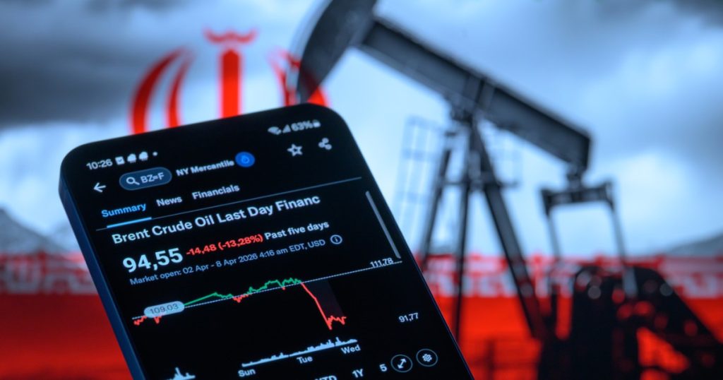 Pariu uriaș: Donald Trump și Iranul, pe un butoi de petrol de 950 milioane dolari