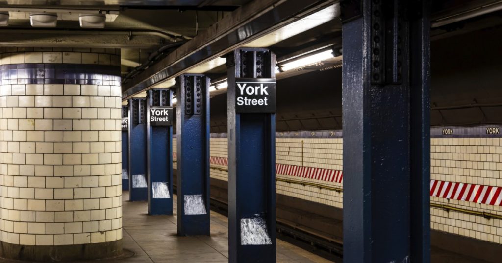 SUA: Incident șocant la metroul din New York, un bărbat a fost împușcat mortal