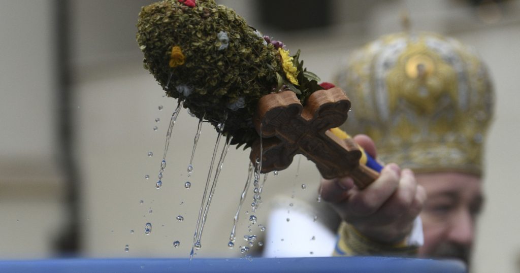 Agheasma Mică de Izvorul Tămăduirii: Cum se consumă corect, spun preoții