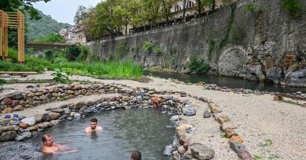 Bilete gratuite la tratament balnear în 2026: Câte locuri sunt și cine se califică?