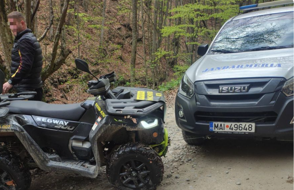 Tineri de 20 de ani, accident GRAV cu ATV în Vâlcea: au căzut de la 8 metri