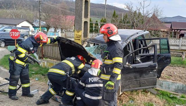 Accident GRAV în Iași: Patru persoane, implicate într-o coliziune violentă