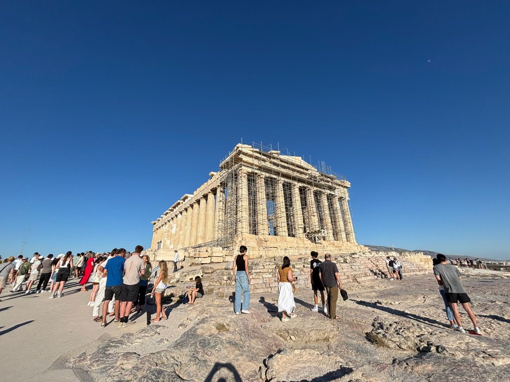 Grecia, restricții ȘOC pentru femei la plajă: amenzi de până la 3.000 de euro!
