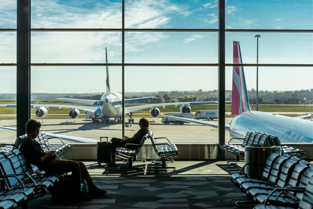 Taxă de protecție la agențiile de turism: Românii, țepuiți legal?