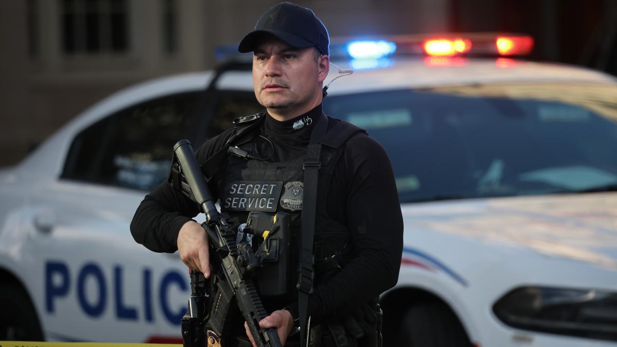 Un incident de securitate a avut loc în centrul Washingtonului, după ce s-au tras focuri de armă în parcul situat vizavi de Casa Albă, în timp ce președintele Donald Trump se afla în clădire