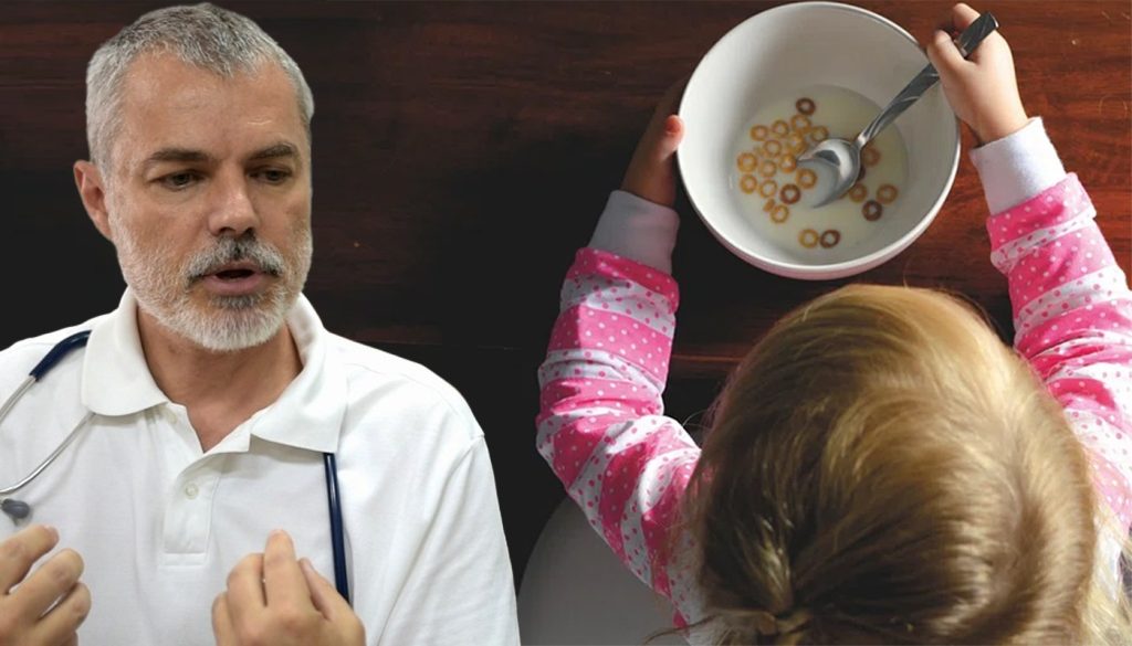 Mierea de albine, adesea considerată un aliment natural și sănătos, poate prezenta riscuri pentru sănătatea copiilor, conform avertismentului recent al medicului pediatru Mihai Craiu