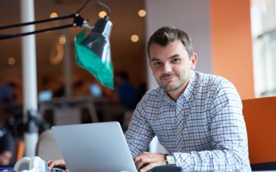 Salariile debutanților în 2026: Unde și cu ce bani se angajează tinerii în România