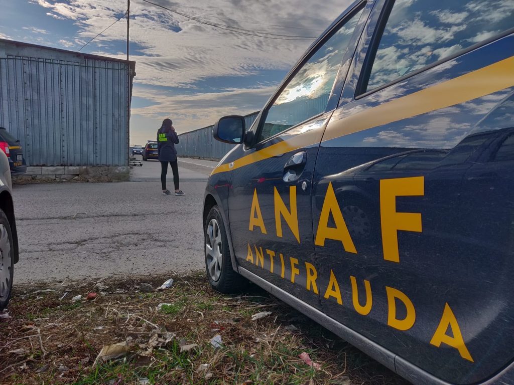 Patru Firme din Ilfov, Amendate cu 100.000 de Lei pentru Nereguli la Depozitarea Fructelor și Legumelor Autoritățile au aplicat amenzi în valoare totală de 100.000 de lei (aproximativ 20.000 EUR) la patru firme din județul Ilfov, care activează în domeniul depozitării și comercializării de legume și fructe din import