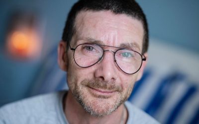 Un angajat de 17 ani la un magazin din Londra a fost concediat după ce a intervenit pentru a opri un hoț care furase iepurași de ciocolată Lindt Gold Bunny de Paște, gest care a fost primit cu nemulțumire de conducere