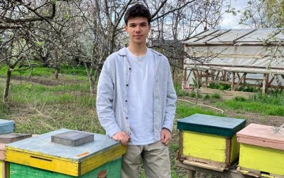 Codrin din Iași, micul apicultor cu stupina „smart”, premiat internațional