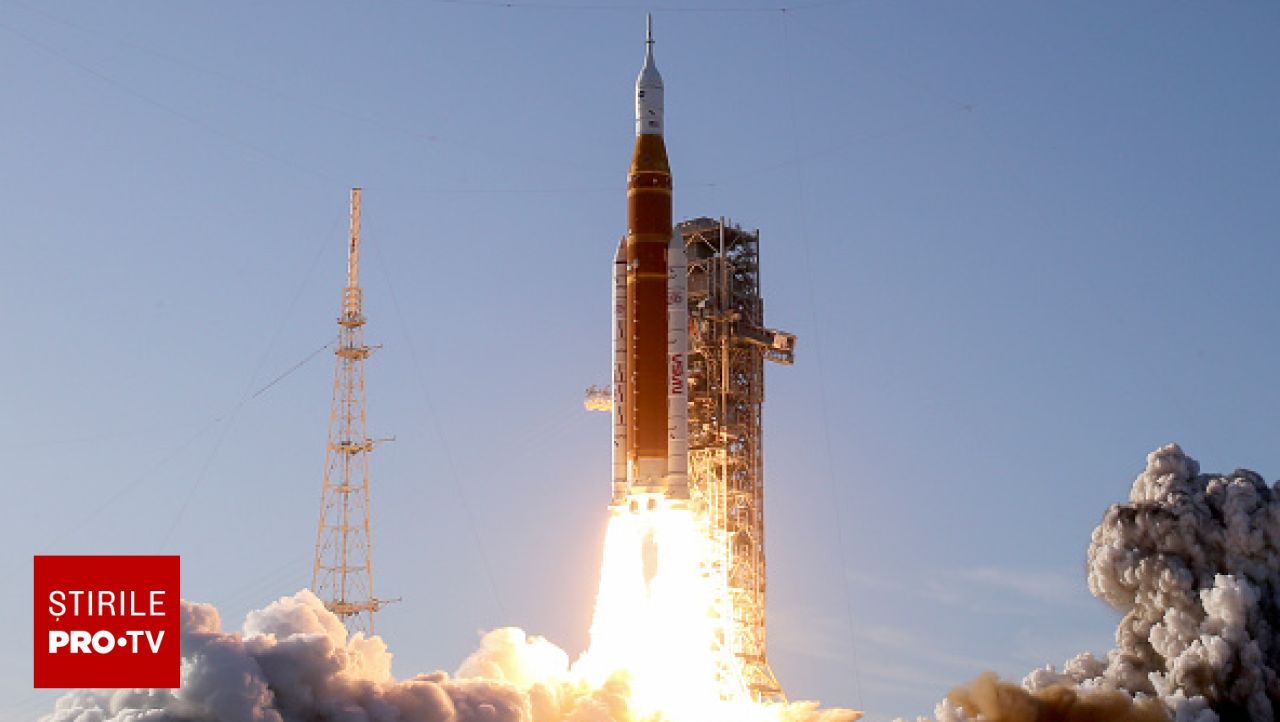 Astronauţii de la NASA care participă la misiunea Artemis II au continuat duminică traversarea spaţiului către Lună