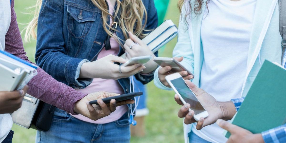 Australia dă alarma: Rețelele sociale, ocolite de tech pentru adolescenți în Europa