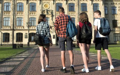 Mii de studenți din România, loviți de scandalul burselor UK: Ce sume sunt cerute înapoi