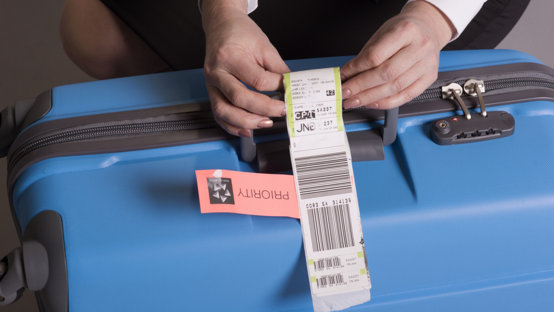 Tarifele pentru bagaje de cală, în creștere: Cât plătim pentru un zbor în 2026? Costul transportului aerian devine tot mai ridicat, iar o componentă importantă a acestei creșteri o reprezintă taxele pentru bagajele de cală