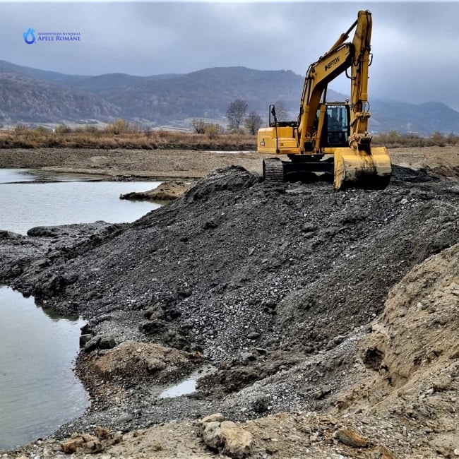 Numărul autorizațiilor pentru iazuri piscicole din România, mai mic decât cele efectiv realizate În ultimul deceniu, în România au fost eliberate peste 1200 de autorizații pentru construcția de iazuri piscicole