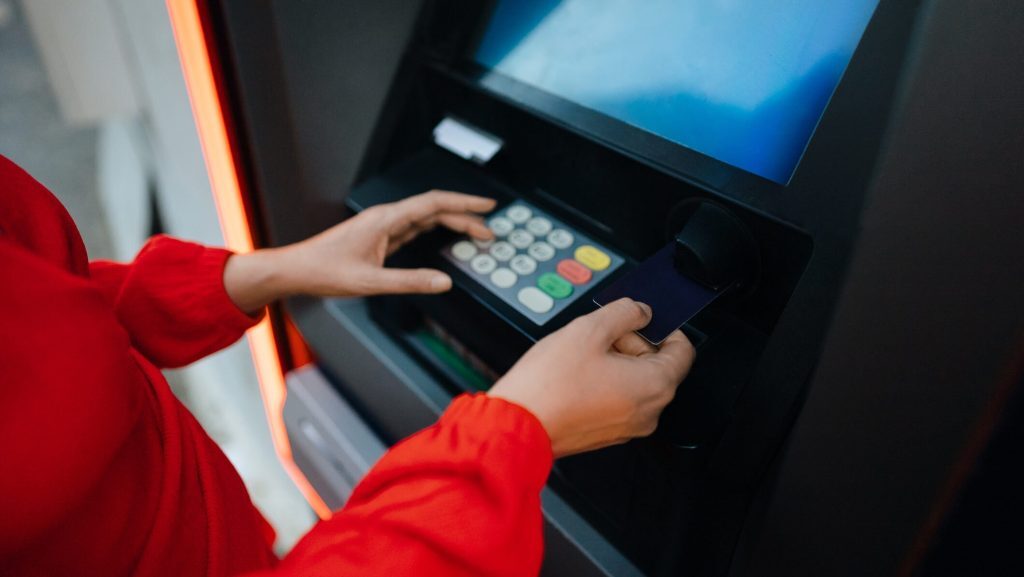 Când Sistemele Bancare Dau „Rateu”: Ce Se Întâmplă, De Fapt Când auzim despre „căderea” sistemelor bancare, imaginea unui colaps financiar de proporții mari poate apărea în minte