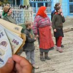 Bani pentru mii de familii în aprilie: Cine primește ajutorul de la stat?