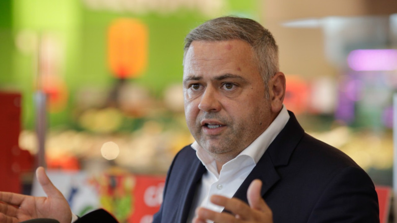 Ministrul Agriculturii, Florin Barbu, avertizează cu privire la posibile penurii de alimente în România, dacă nu sunt luate măsuri urgente de sprijinire a fermierilor