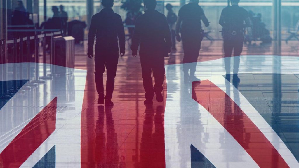 Migranții, sfătuiți să mintă despre orientare sexuală pentru azil în UK: Costă scump!