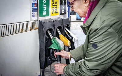 Proteste FURIOASE în Irlanda: Poliția le declară ILEGALE