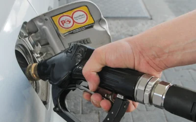 Prețuri carburanți: scăderi ușoare pe 8 aprilie 2026. Unde alimentezi mai ieftin?