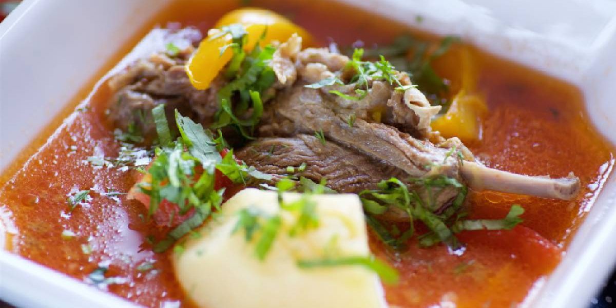 Ce pățește corpul tău când rupi postul și treci la ospăț