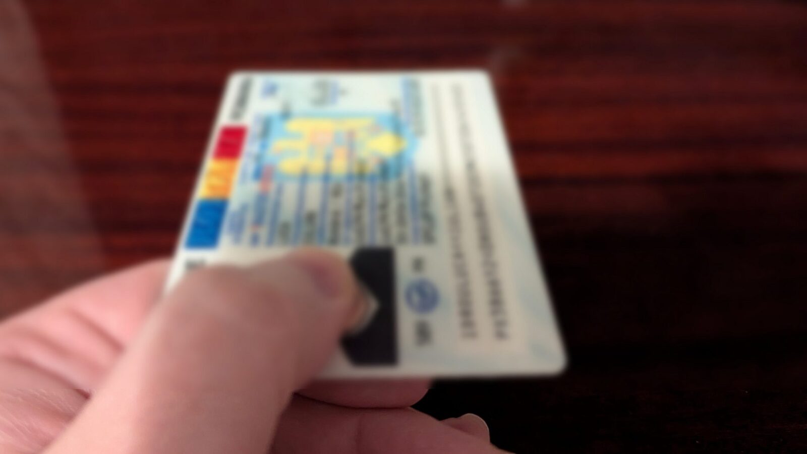 Românii, atenție: Când NU e nevoie să dai buletinul. Ce spune legea