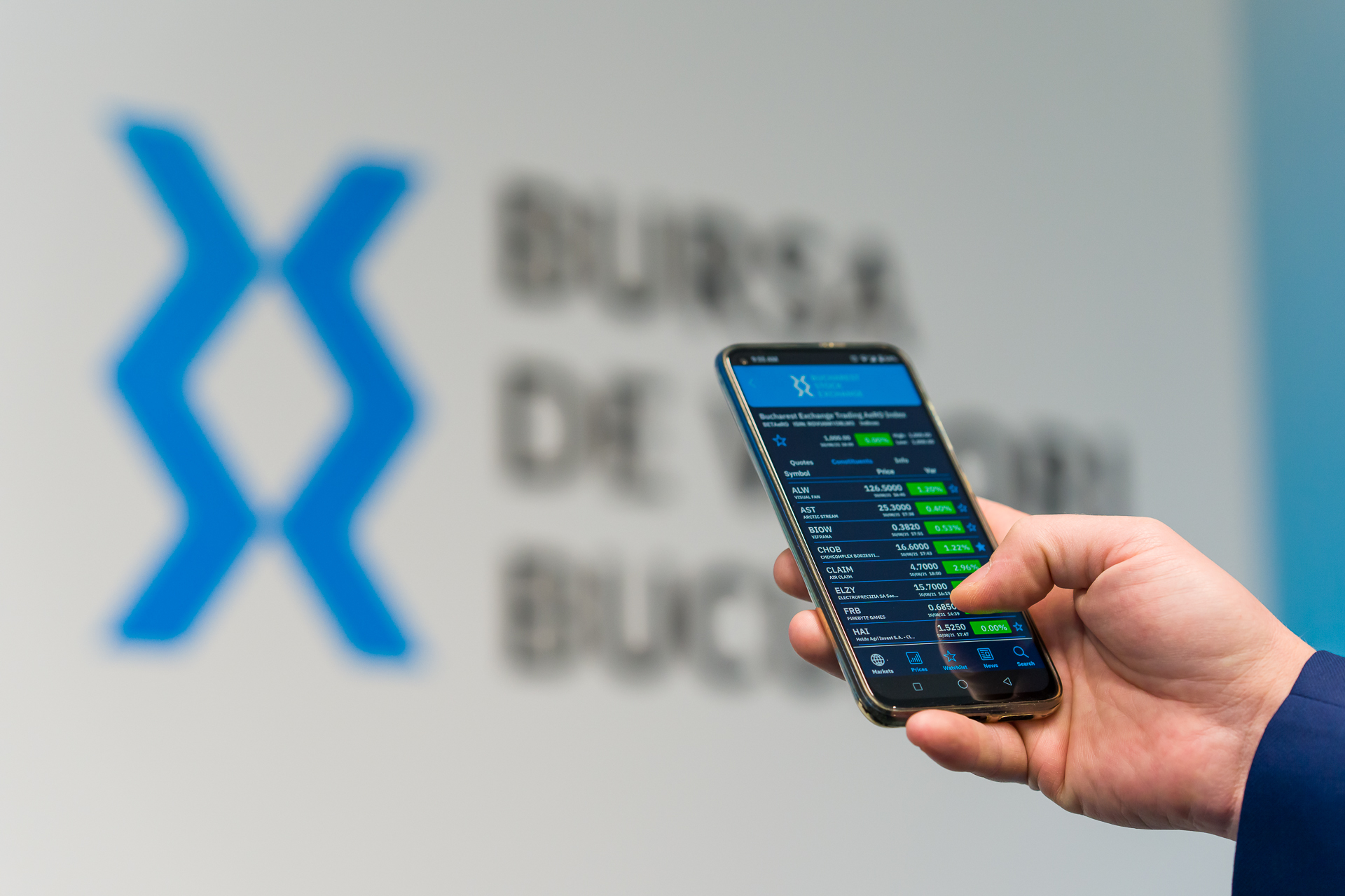 Bursa de la București înregistrează o creștere de 1%, susținută de sectorul bancar Bursa de Valori București a închis ziua de tranzacționare cu un avans de aproximativ 1%, în condițiile în care indicii principali s-au apreciat, în pofida tendințelor negative afișate pe piețele europene