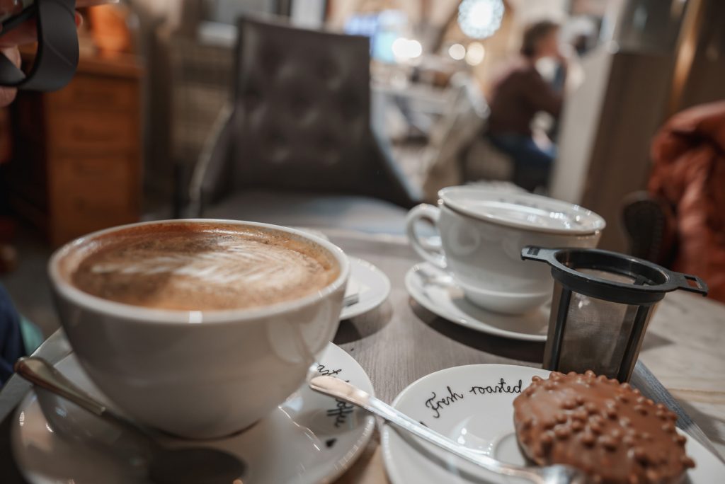 Cafeaua: Consumul zilnic reduce riscul de boli mintale, spun specialiștii