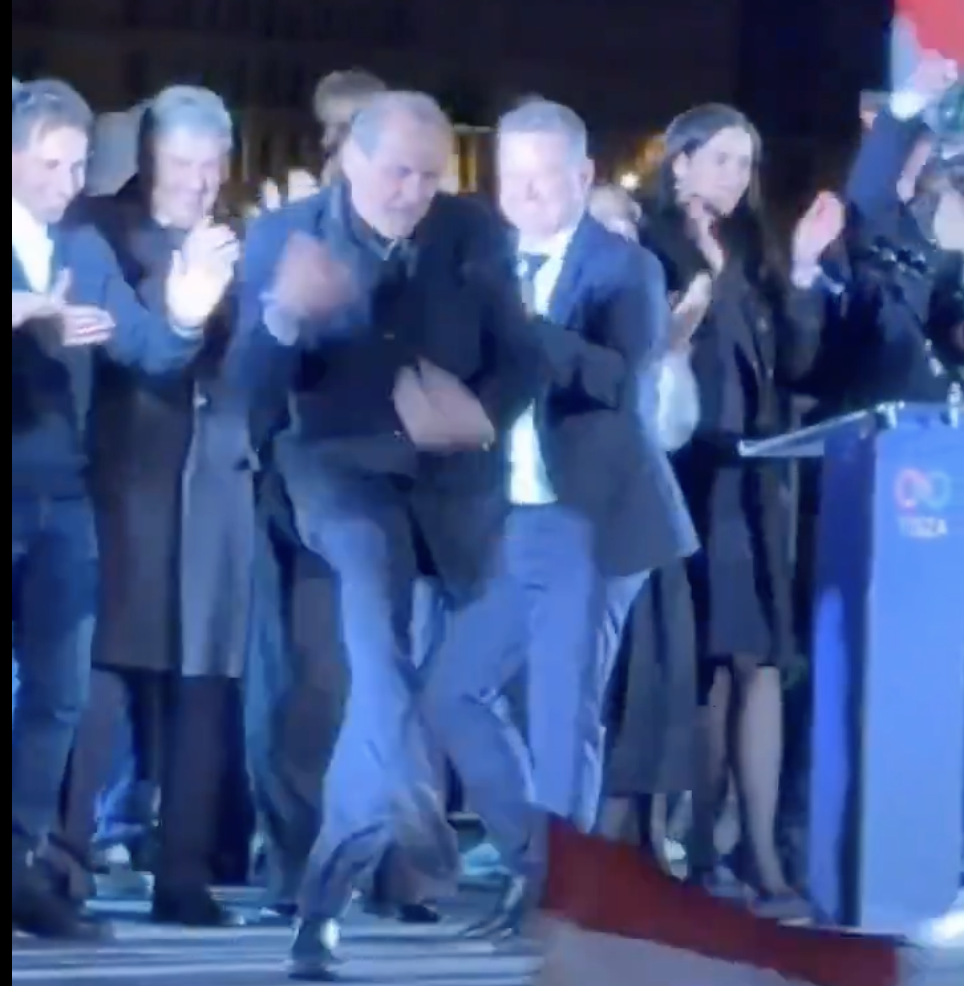 Politicianul Tisza, star viral: Dans electoral incendiar, șanse mari la Guvern