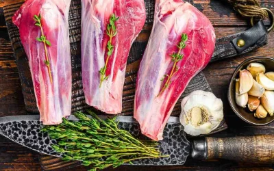 Alternativa sănătoasă de Paște: iedul, preferat de tot mai mulți români Mielul rămâne vedeta tradiției pascale în România, însă acum tot mai mulți consumatori caută opțiuni mai sănătoase