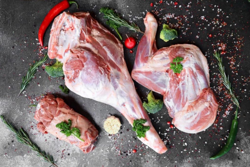 Mielul nu-ți priește? Trucuri de bucătar pentru o carne mai fină!