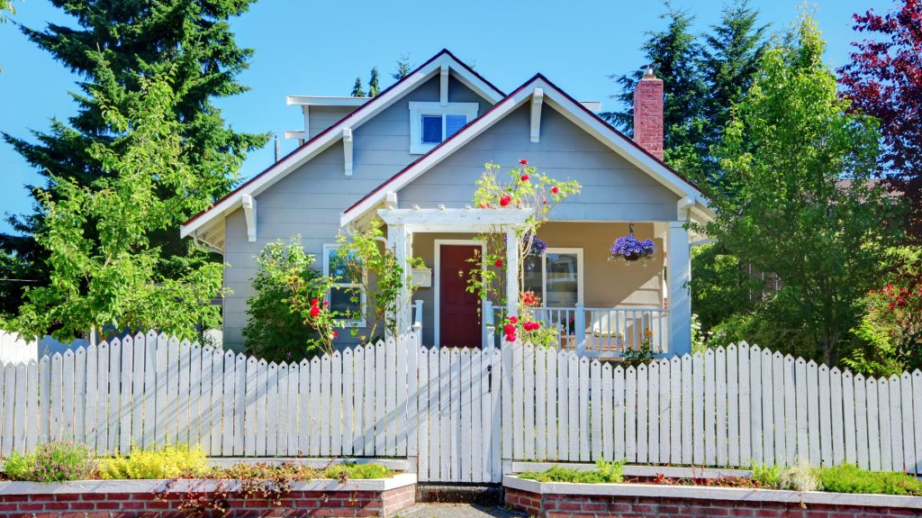 Avertisment pentru proprietarii de case: Pot fi obligați să demoleze. Explicații din Codul Civil