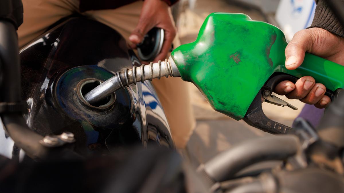 Benzina scade sub 8 lei/litru! Ce prețuri au carburanții marți