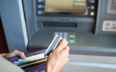 Cât poți retrage zilnic de la bancomat în funcție de bancă
