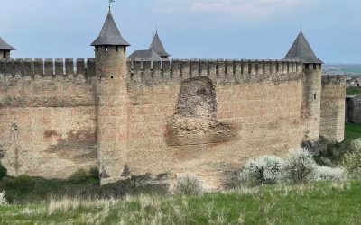 Zidul Cetății Hotin, simbol al Moldovei lui Ștefan, s-a prăbușit în Ucraina