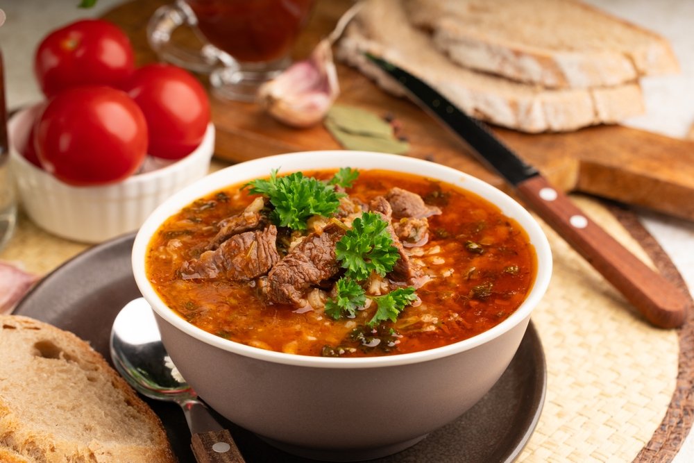 Ciorbă de miel ca la bunici: Rețeta tradițională pentru un gust desăvârșit