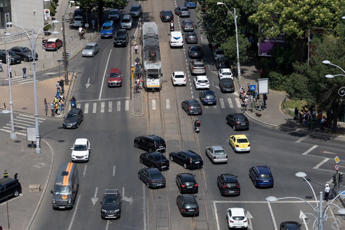 Defectiuni la semafoare în București: Mai multe intersecții, fără curent din cauza fluctuațiilor