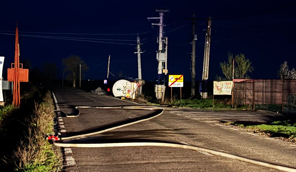 O cisternă încărcată cu aproximativ 30.000 de litri de GPL s-a răsturnat pe șoseaua DN1D, în localitatea Cioranii de Jos, județul Prahova, detonând un răsunet puternic în rândul autorităților și localnicilor