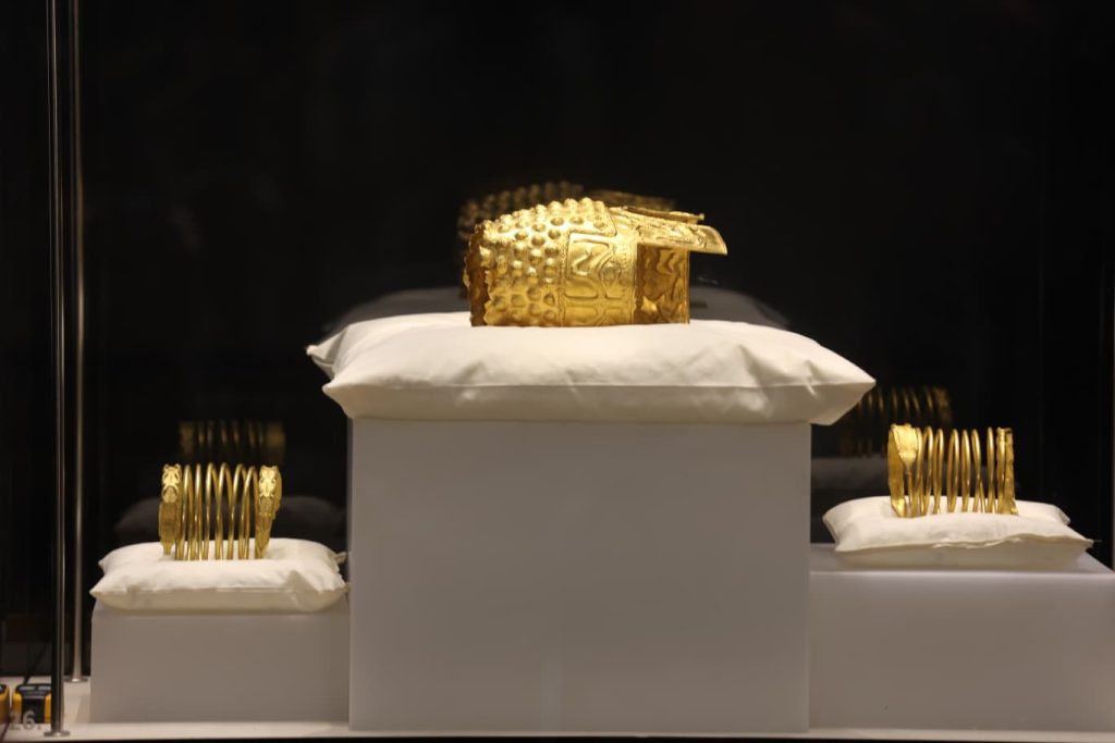 Coiful de la Coțofenești și brățările dacice, expuse la București