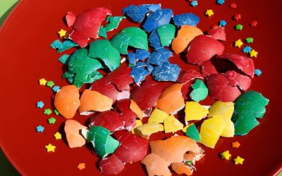 Nu arunca cojile de ouă de Paște! Secretele „ceaiului” miraculos pentru grădină