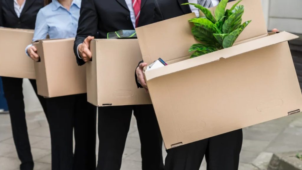 Valul de concedieri din 2026 zguduie economia României și companiile renunță la angajați