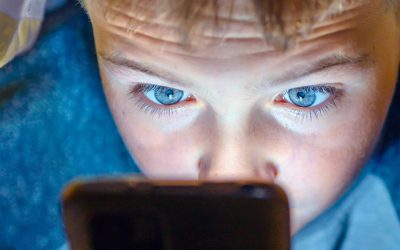 Noul divorț digital: Copiii, experți în AI, părinții, străini de tehnologie