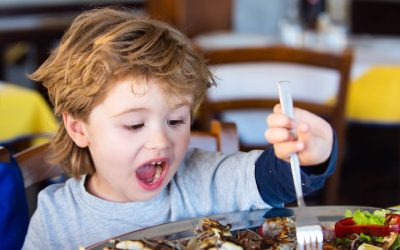 De ce refuză copiii mâncarea: Nu e moft, ci reacția corpului