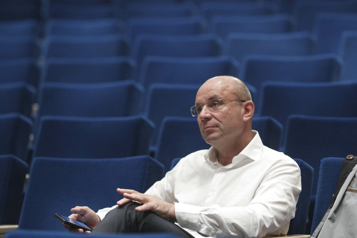 O instanță de contencios administrativ a suspendat decizia CNA privind licența Gold FM O instanță de contencios administrativ de la Curtea de Apel București a decis suspendarea deciziei Consiliului Național al Audiovizualului (CNA) de a retrage licența postului de radio Gold FM