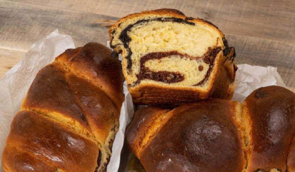 Cozonacul, dușmanul siluetei? Ce face în corpul tău acest deliciu